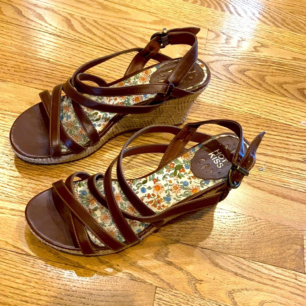 Women’s platform sandals pre-owned